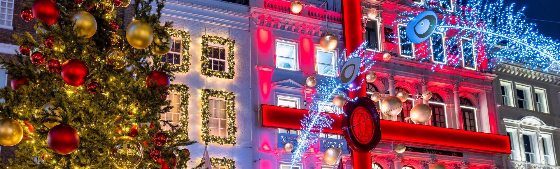 Christmas in London: Our Complete 2024 Guide background